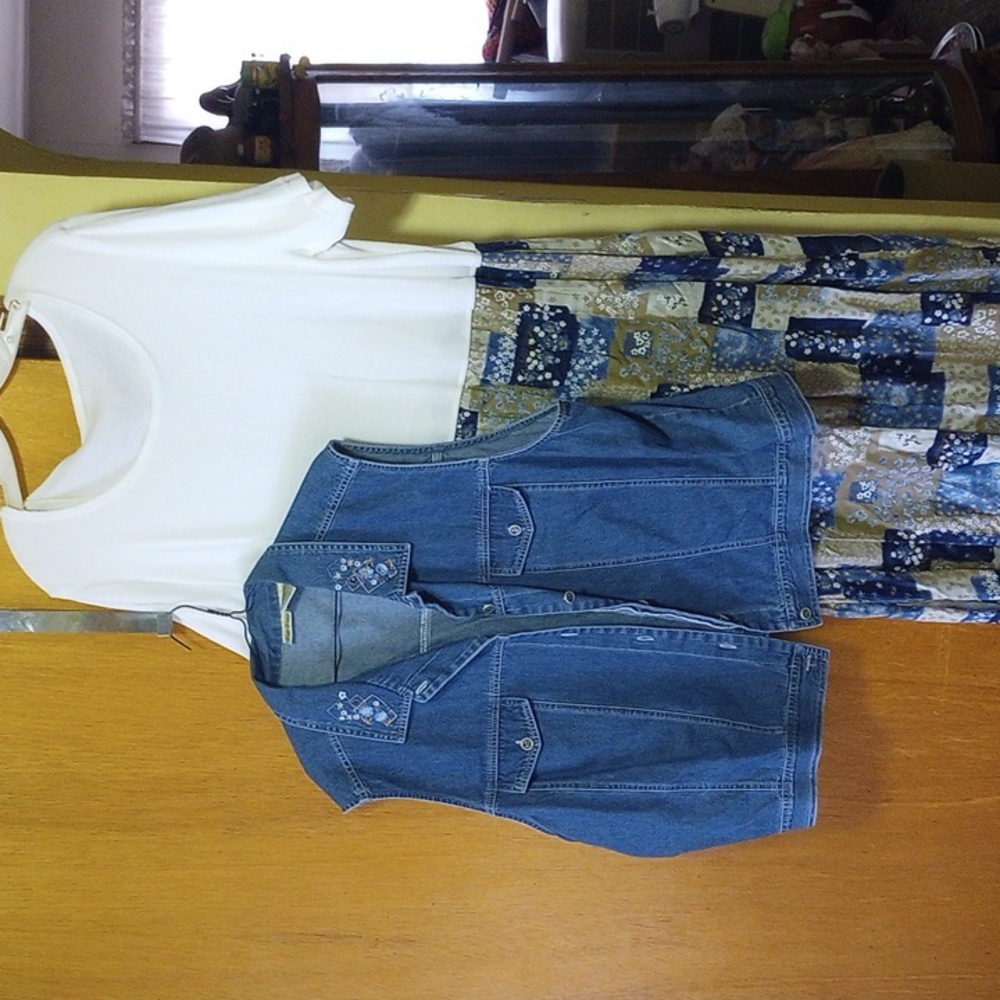 Bobbie Brooks Size 26W Two Piece Floral Maxi Dress w/ Embroideted Denim Vest - Picture 2 of 6
